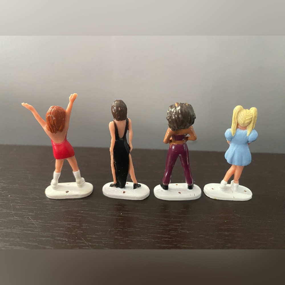 Spice Girls Barbie Clothes & Shoes - Picture 5 of 7